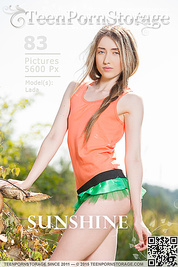 Few teens can give a show the way she does with some stunningly sexy passionate moves.